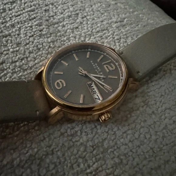 Marc Jacobs Watch - Picture 2 of 4